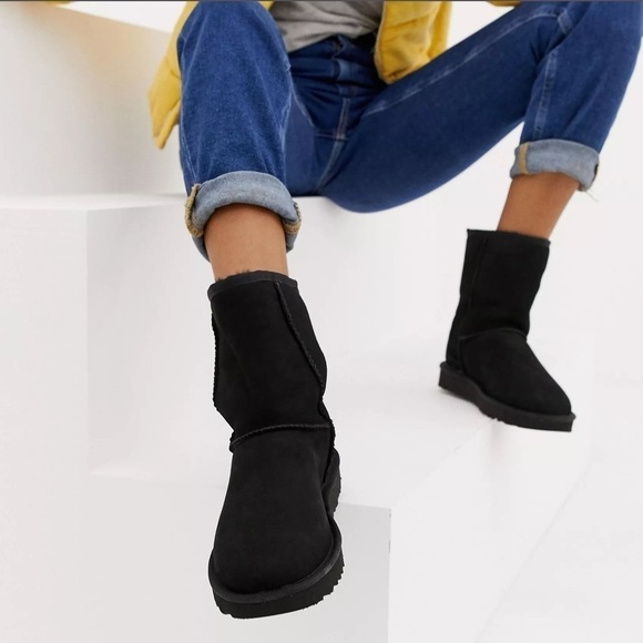 UGG Classic‎ Short II Boots in Black Size 6 - Picture 9 of 9